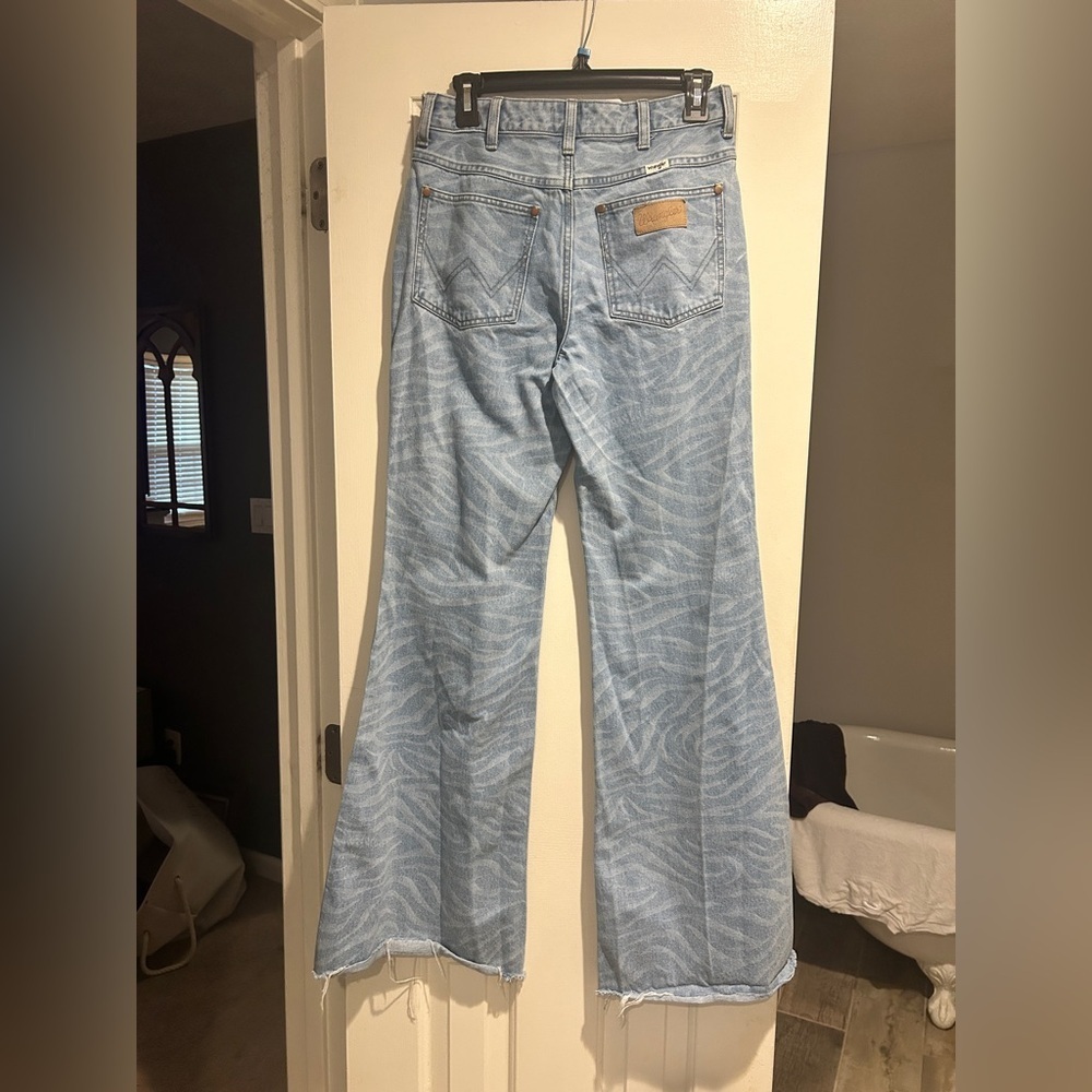 Wrangler Meow Laser Tiger Print Wanderer Jeans High Rise Flare Size 27 x 34 - Picture 9 of 13